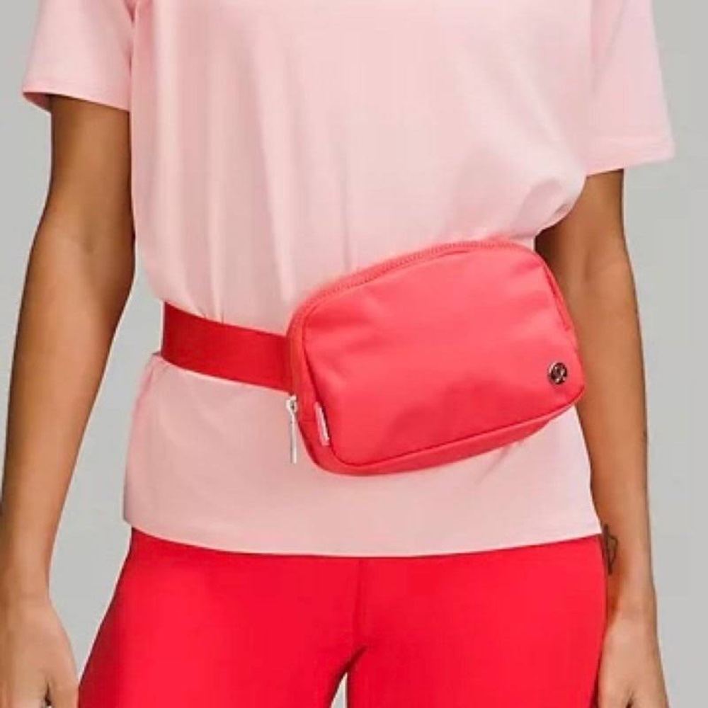 Lululemon Everywhere Belt Bag